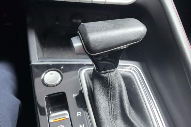 Used CHANGAN Eado 2020 PLUS Blue Whale NE 1.4T GDI DCT Flagship Model Gear Lever