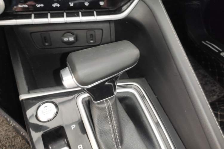 Used CHANGAN Eado 2020 PLUS Million Edition 1.6L GDI CVT Luxury Model Gear Lever