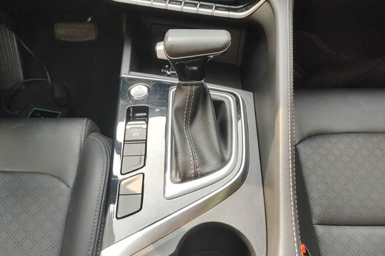 Used CHANGAN Eado 2020 PLUS 1.6L GDI Automatic Luxury Model Gear Lever