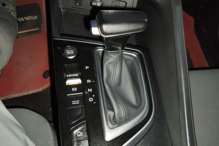 Used CHANGAN Eado 2020 PLUS Blue Whale NE 1.4T GDI DCT Flagship Model Gear Lever