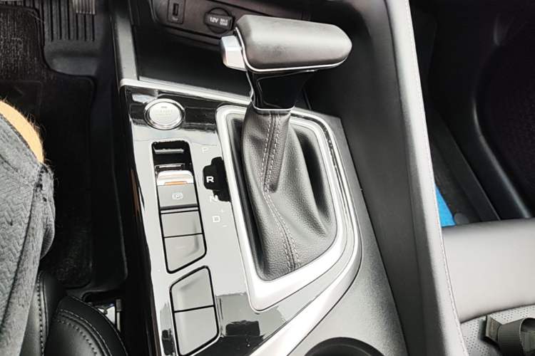 Used CHANGAN Eado 2020 PLUS Million Edition 1.6L GDI CVT Luxury Model Gear Lever