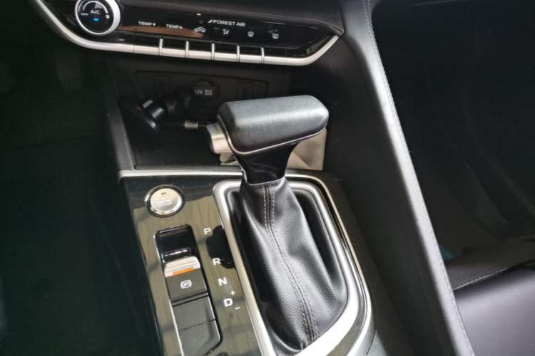 Used CHANGAN Eado 2020 PLUS Million Edition 1.6L GDI CVT Elite Model Gear Lever