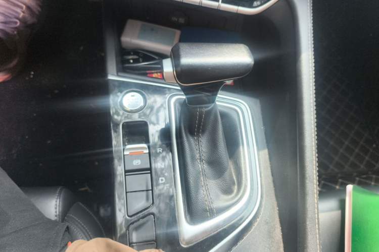 Used CHANGAN Eado 2020 PLUS 1.6L GDI Automatic Luxury Model Gear Lever