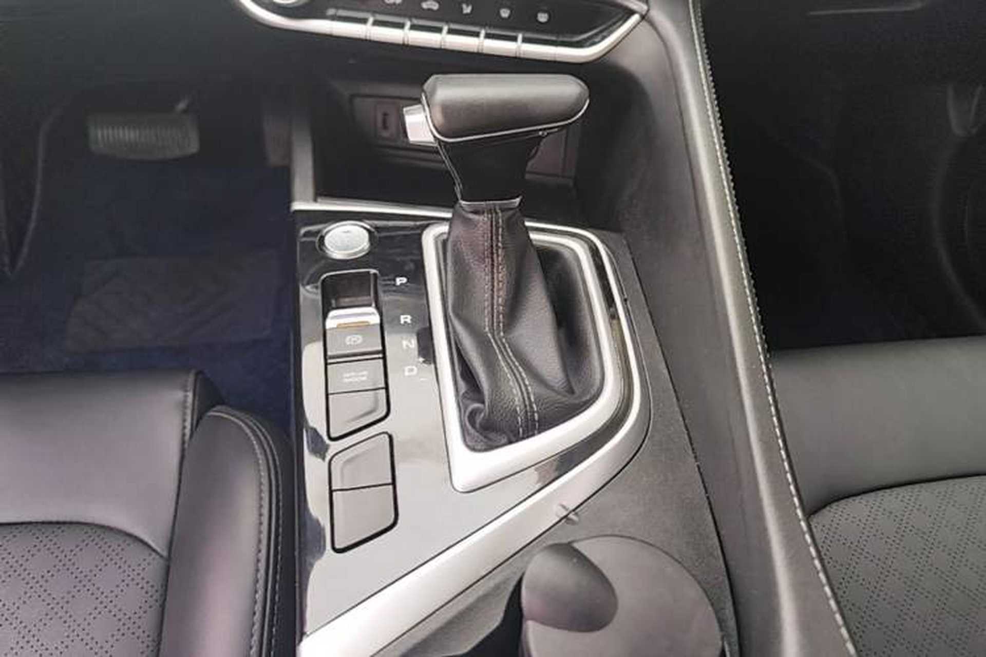 Used CHANGAN Eado 2020 PLUS Blue Whale NE 1.4T GDI DCT Prestige Model Gear Lever