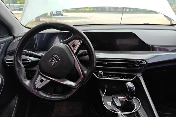 Used CHANGAN Eado 2020 PLUS 1.6L GDI Manual Elite Model Interior 2