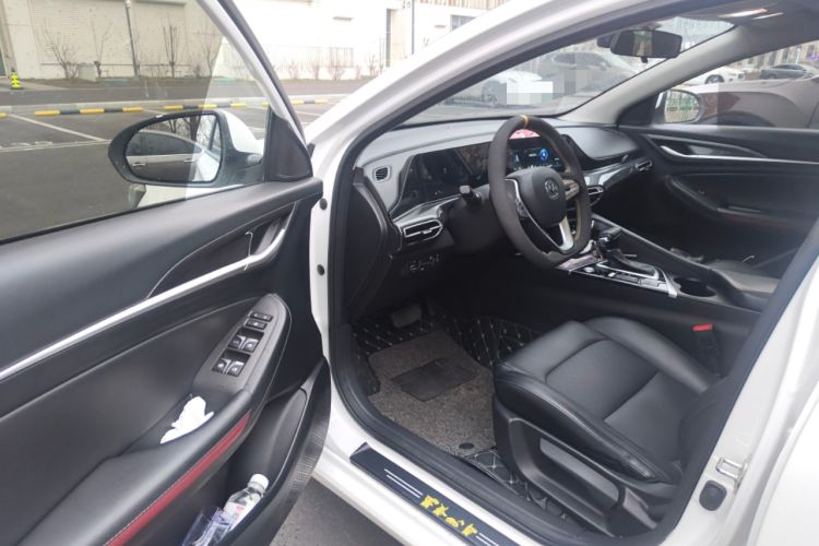 Used CHANGAN Eado 2020 PLUS 1.6L GDI Automatic Luxury Model Interior 3