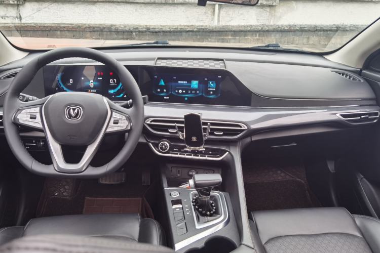 Used CHANGAN Eado 2020 PLUS 1.6L GDI Automatic Luxury Model Interior 4