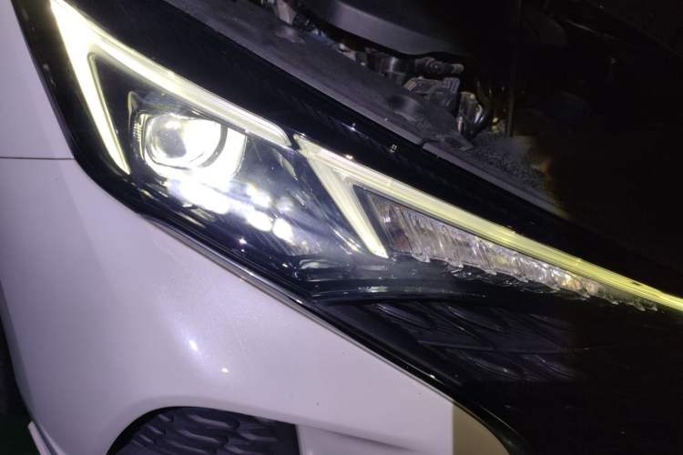 Used CHANGAN Eado 2020 PLUS Blue Whale NE 1.4T GDI DCT Flagship Model Right Front Headlight