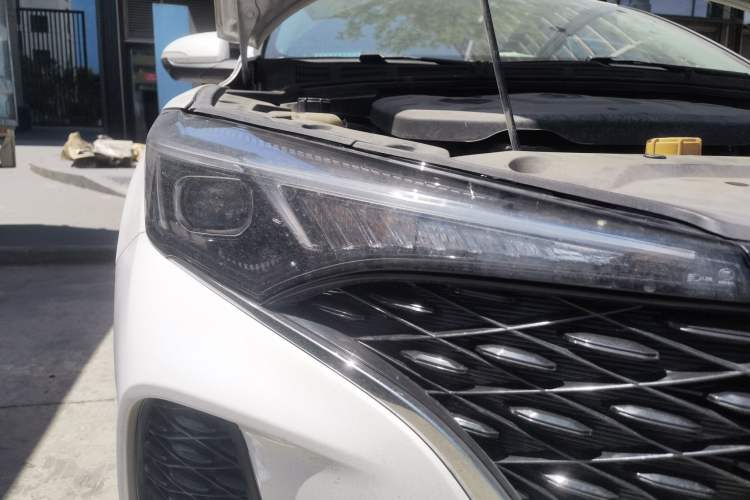Used CHANGAN Eado 2020 PLUS Blue Whale NE 1.4T GDI DCT Flagship Model Right Front Headlight