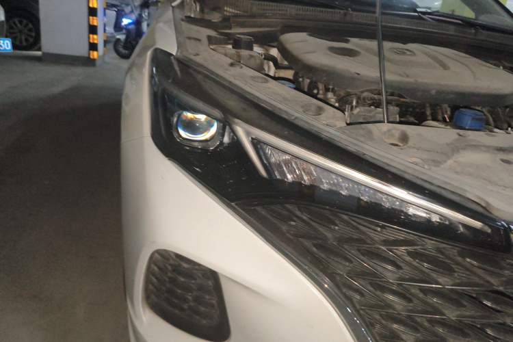 Used CHANGAN Eado 2020 PLUS Blue Whale NE 1.4T GDI DCT Flagship Model Right Front Headlight