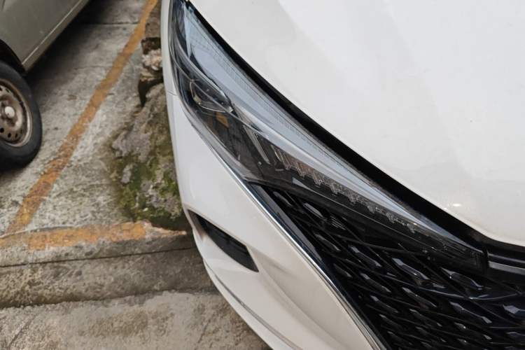 Used CHANGAN Eado 2020 PLUS Blue Whale NE 1.4T GDI DCT Flagship Model Right Front Headlight