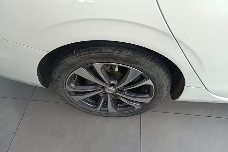 Used CHANGAN Eado 2020 PLUS Blue Whale NE 1.4T GDI DCT Flagship Model Right Rear Wheel Hub