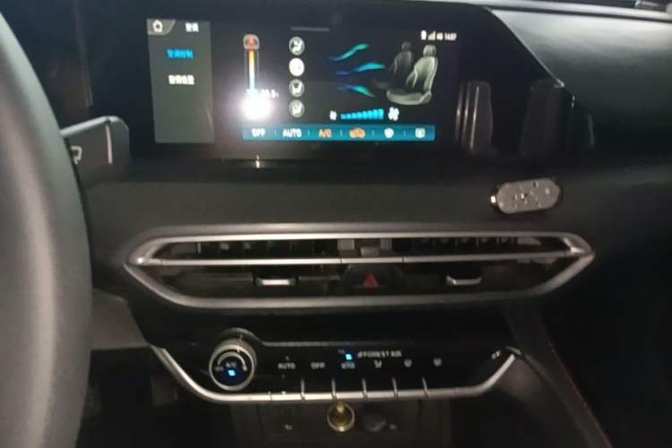 Used CHANGAN Eado 2021 PLUS Blue Whale NE 1.4T GDI DCT Prestige Model Audio And AC Panel
