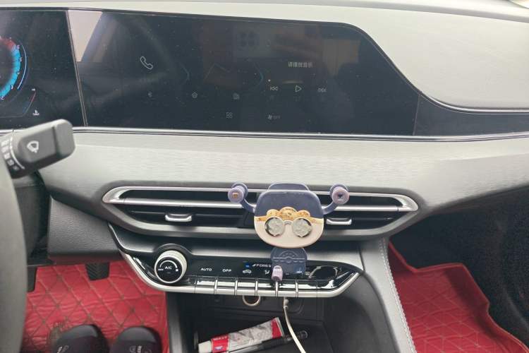 Used CHANGAN Eado 2021 PLUS 1.6L GDI Manual Luxury Model Audio And AC Panel