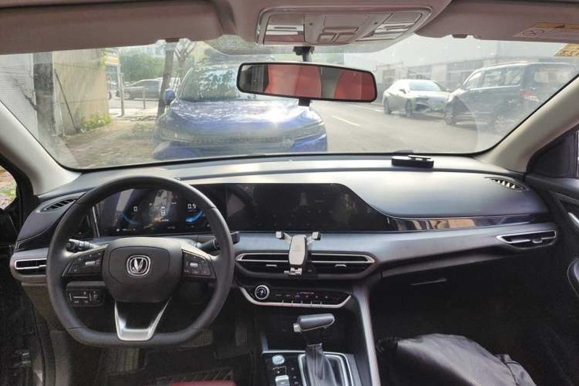 Used CHANGAN Eado 2021 PLUS Blue Whale NE 1.4T GDI DCT Prestige Model Center Console
