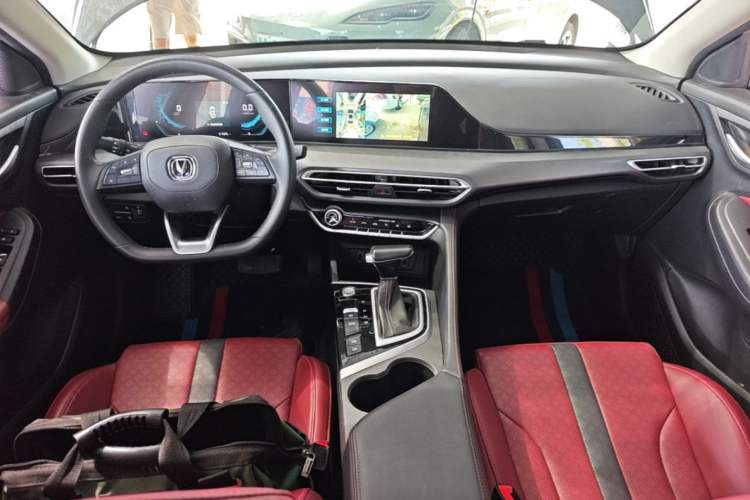 Used CHANGAN Eado 2021 PLUS Blue Whale NE 1.4T GDI DCT Prestige Model Center Console