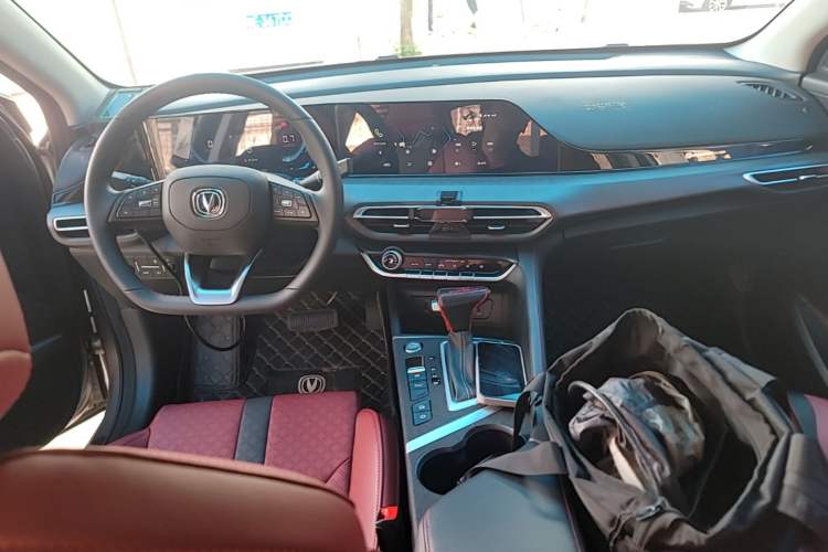 Used CHANGAN Eado 2021 PLUS Blue Whale NE 1.4T GDI DCT Prestige Model Center Console