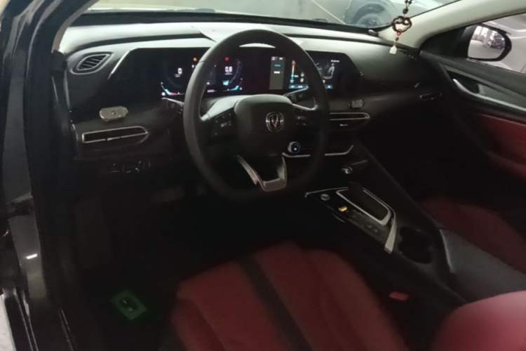 Used CHANGAN Eado 2021 PLUS Blue Whale NE 1.4T GDI DCT Prestige Model Center Console
