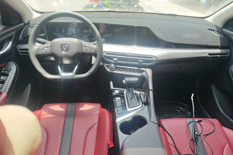 Used CHANGAN Eado 2021 PLUS Blue Whale NE 1.4T GDI DCT Prestige Model Center Console