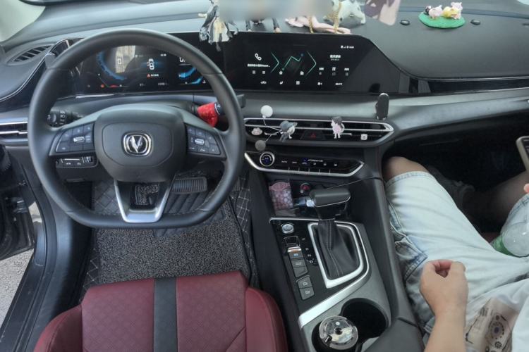 Used CHANGAN Eado 2021 PLUS Blue Whale NE 1.4T GDI DCT Prestige Model Center Console