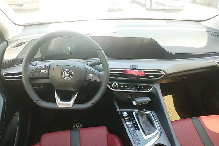 Used CHANGAN Eado 2021 PLUS Blue Whale NE 1.4T GDI DCT Prestige Model Center Console