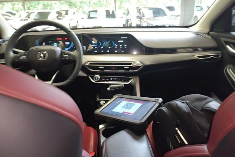 Used CHANGAN Eado 2021 PLUS Blue Whale NE 1.4T GDI DCT Prestige Model Center Console