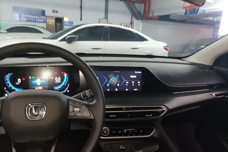 Used CHANGAN Eado 2021 PLUS Blue Whale NE 1.4T GDI DCT Prestige Model Center Console