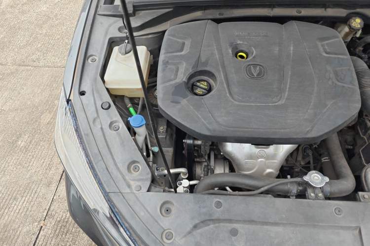 Used CHANGAN Eado 2021 PLUS 1.6L GDI Manual Luxury Model Engine Bay Right