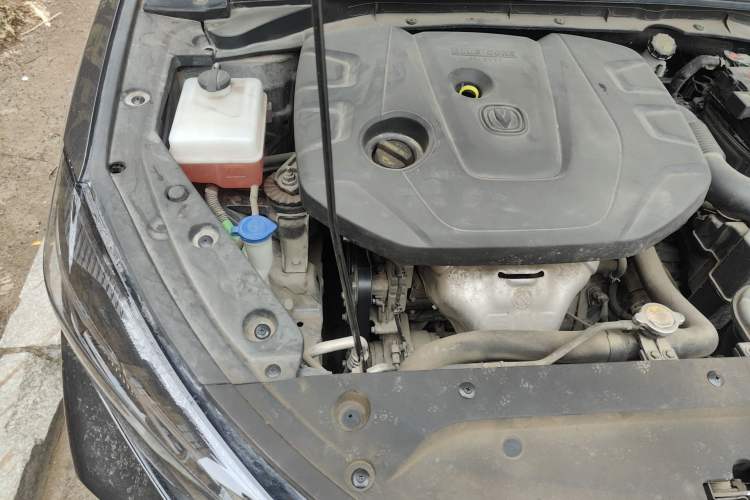 Used CHANGAN Eado 2021 PLUS 1.6L GDI Manual Luxury Model Engine Bay Right