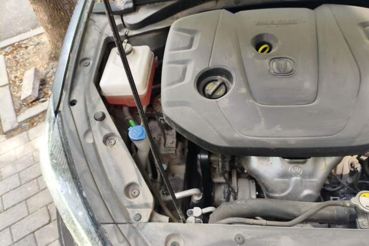 Used CHANGAN Eado 2021 PLUS 1.6L GDI Manual Luxury Model Engine Bay Right