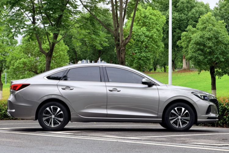 Used CHANGAN Eado 2021 PLUS Blue Whale NE 1.4T GDI DCT Prestige Model Exterior 2