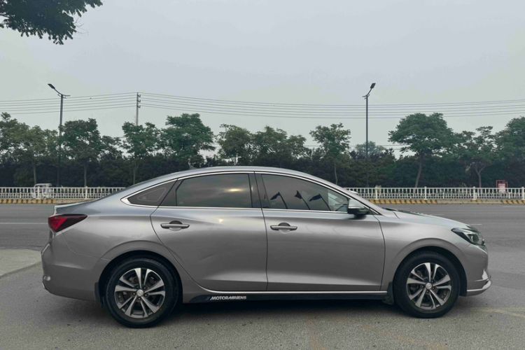 Used CHANGAN Eado 2021 PLUS Blue Whale NE 1.4T GDI DCT Prestige Model Exterior 3