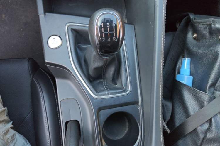 Used CHANGAN Eado 2021 PLUS 1.6L GDI Manual Luxury Model Gear Lever