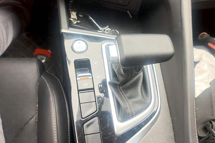 Used CHANGAN Eado 2021 PLUS 1.6L GDI CVT Elite Model Gear Lever