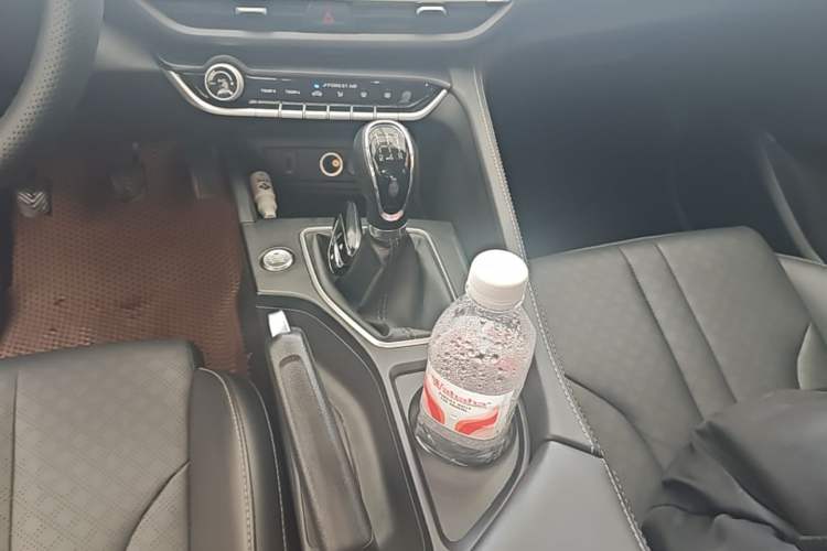 Used CHANGAN Eado 2021 PLUS 1.6L GDI Manual Elite Model Gear Lever