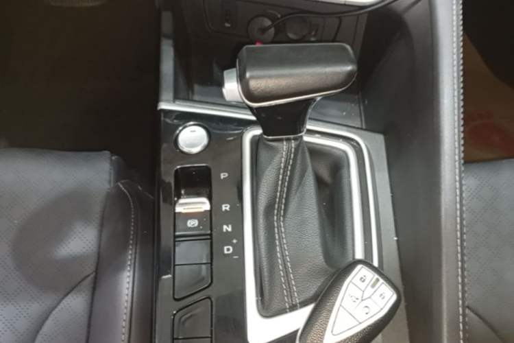 Used CHANGAN Eado 2021 PLUS 1.6L GDI CVT Elite Model Gear Lever