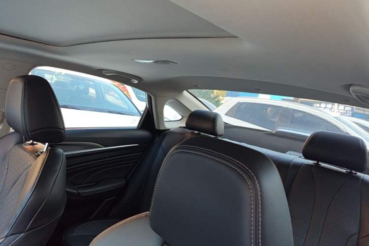 Used CHANGAN Eado 2021 PLUS 1.6L GDI Manual Luxury Model Headliner