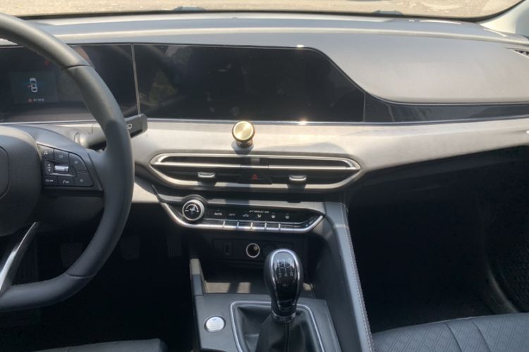 Used CHANGAN Eado 2021 PLUS 1.6L GDI Manual Luxury Model Interior 2
