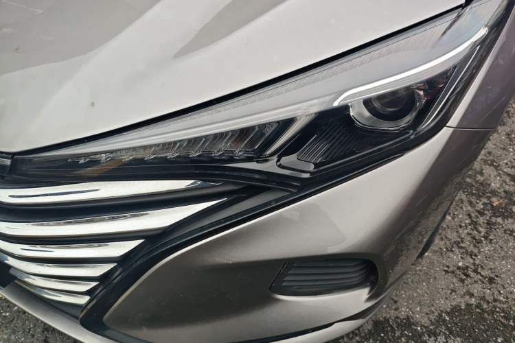 Used CHANGAN Eado 2021 PLUS 1.6L GDI Manual Elite Model Left Front Headlight