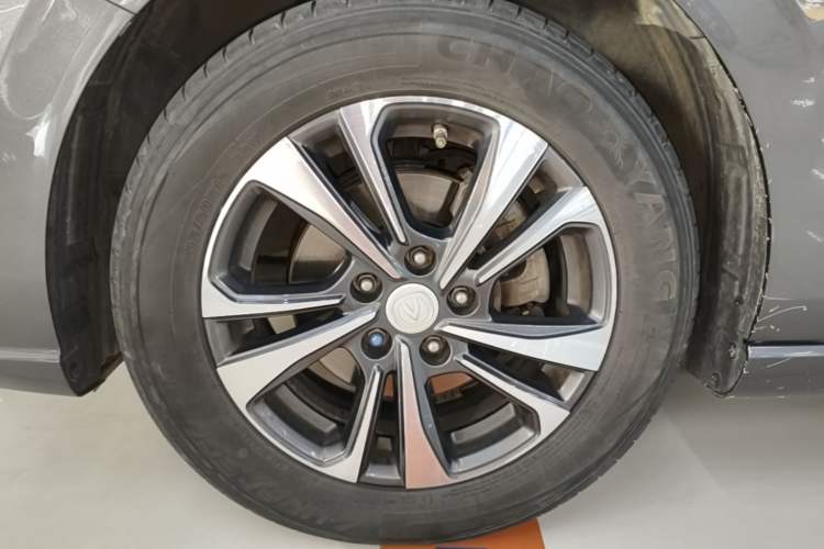 Used CHANGAN Eado 2021 PLUS Blue Whale NE 1.4T GDI DCT Prestige Model Left Front Wheel Hub