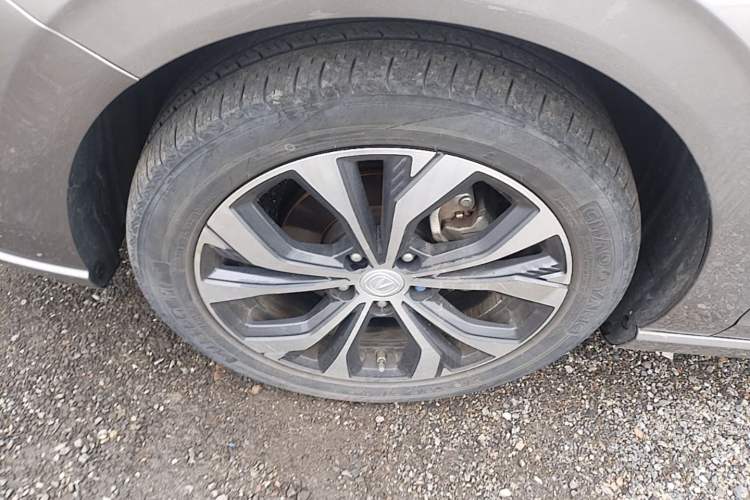 Used CHANGAN Eado 2021 PLUS Blue Whale NE 1.4T GDI DCT Flagship Model Left Front Wheel Hub