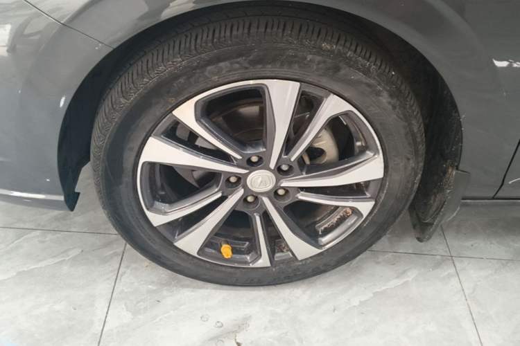 Used CHANGAN Eado 2021 PLUS Blue Whale NE 1.4T GDI DCT Flagship Model Left Front Wheel Hub