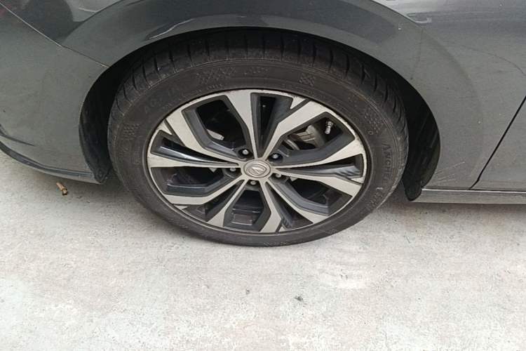 Used CHANGAN Eado 2021 PLUS Blue Whale NE 1.4T GDI DCT Flagship Model Left Front Wheel Hub