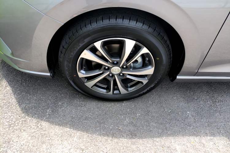 Used CHANGAN Eado 2021 PLUS Blue Whale NE 1.4T GDI DCT Prestige Model Left Front Wheel Hub