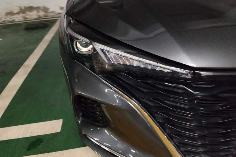Used CHANGAN Eado 2021 PLUS Blue Whale NE 1.4T GDI DCT Prestige Model Right Front Headlight