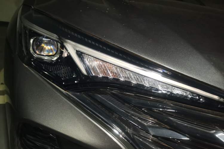 Used CHANGAN Eado 2021 PLUS Blue Whale NE 1.4T GDI DCT Flagship Model Right Front Headlight