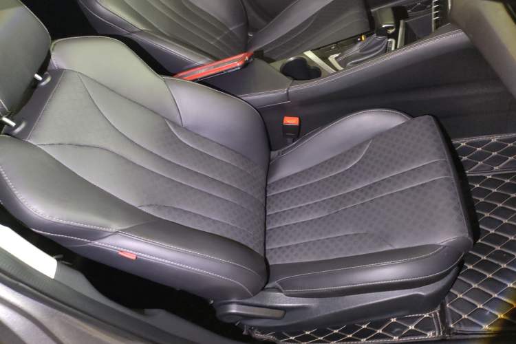 Used CHANGAN Eado 2021 PLUS 1.6L GDI CVT Luxury Model Right Front Seat