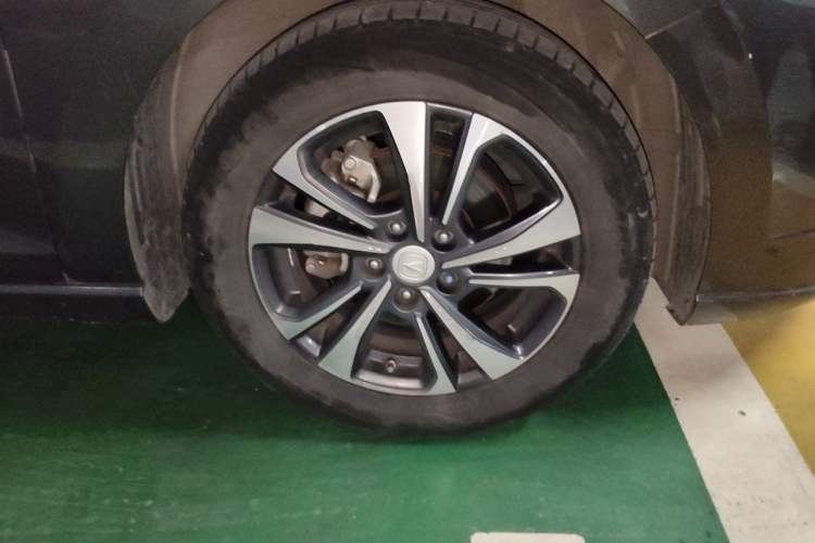 Used CHANGAN Eado 2021 PLUS Blue Whale NE 1.4T GDI DCT Prestige Model Right Front Wheel Hub