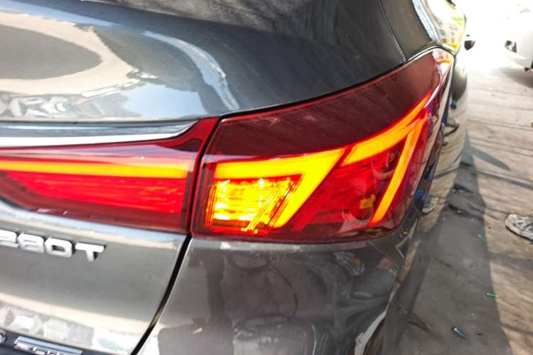 Used CHANGAN Eado 2021 PLUS Blue Whale NE 1.4T GDI DCT Prestige Model Right Rear Taillight
