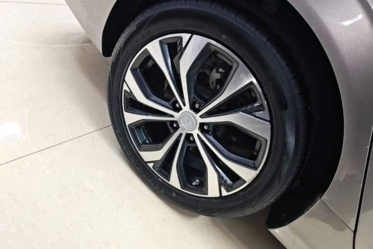 Used CHANGAN Eado 2021 PLUS Blue Whale NE 1.4T GDI DCT Flagship Model Right Rear Wheel Hub